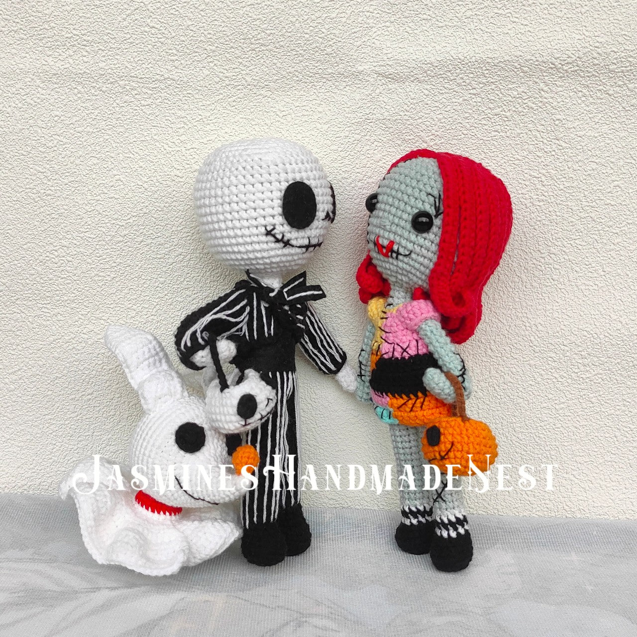 Handmade Gothic Couple Dolls – Romantic Skeleton and Stitched Girl Plush Set – Crocheted Décor for Halloween, Christmas, or Unique Gift Giving