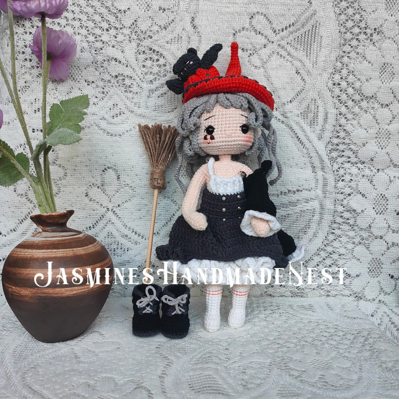 Handmade Crochet Witch Doll – Amigurumi Halloween Witch Plush, Gothic Girl Doll, Spooky Decoration, Cute Handmade Gift for Halloween and Halloween Party