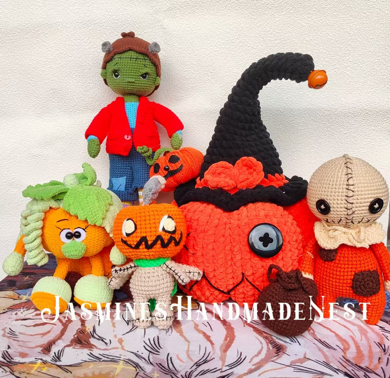 Halloween Crocheted Doll Collection! Handmade pumpkins, ghosts, etc., in soft yarn for festive vibe. Unique styles, multi-size pendants/ornaments. Adds handcrafted warmth—great Halloween limited pick for gifting or keeping.