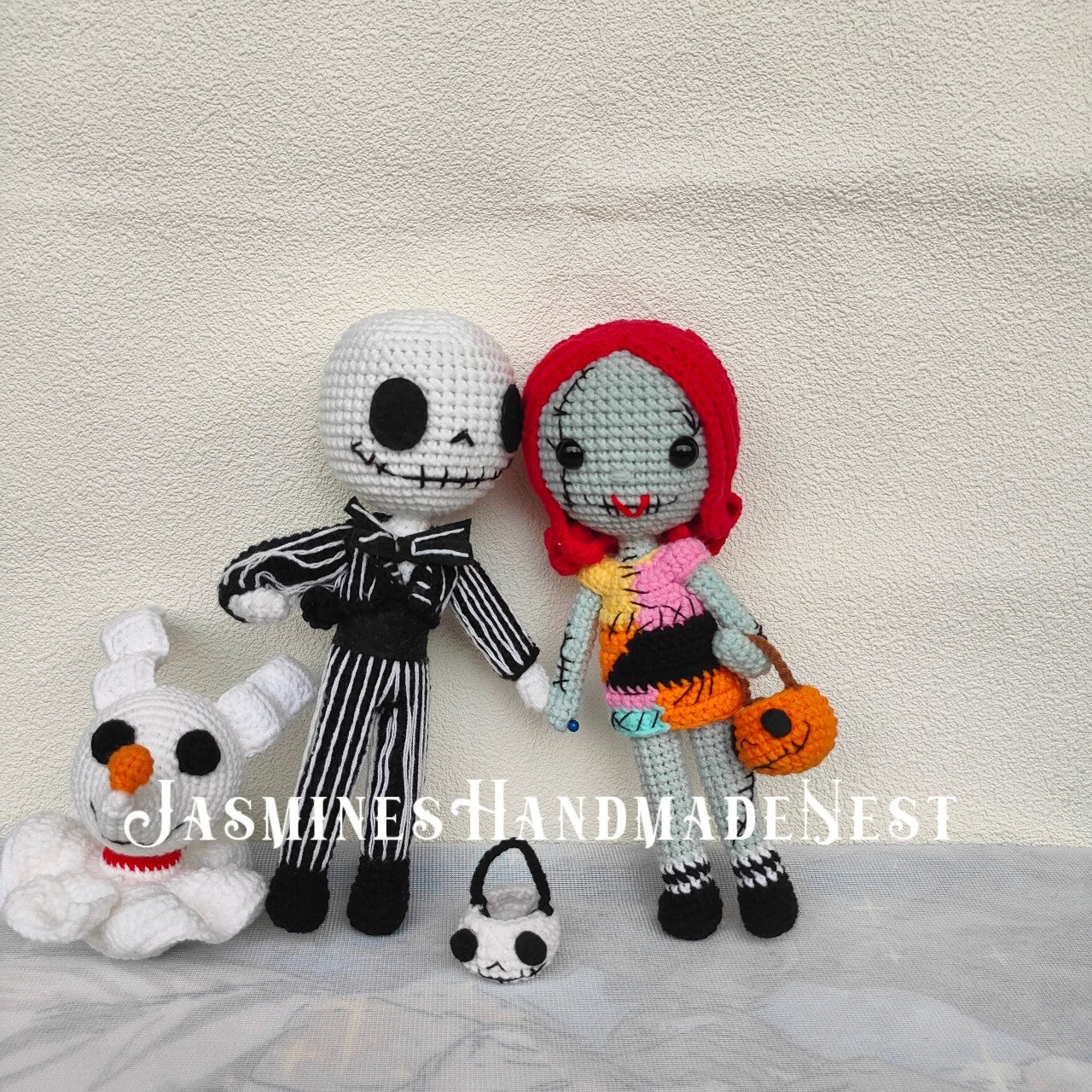 Handmade Gothic Couple Dolls – Romantic Skeleton and Stitched Girl Plush Set – Crocheted Décor for Halloween, Christmas, or Unique Gift Giving