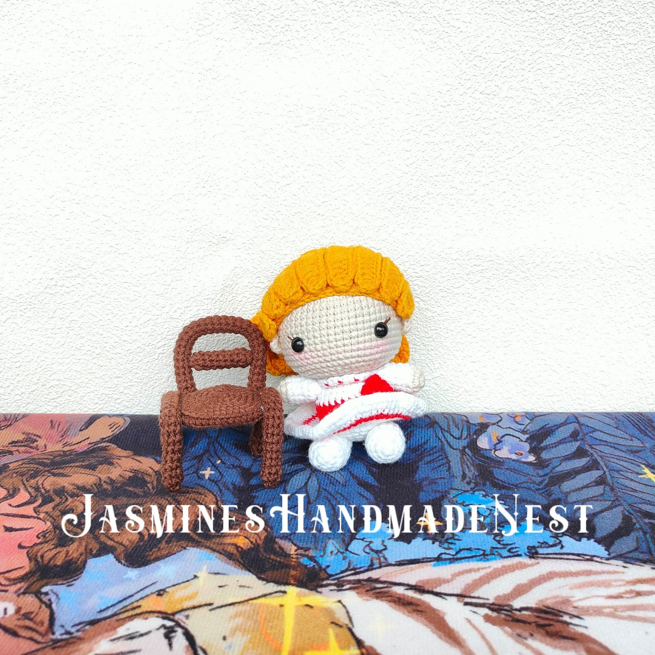 This Annabelle-style crocheted set—featuring handcrafted dolls and pendants—boasts craftsmanship in every stitch. Its delicate work brings cute charm to life, a heartwarming treasure perfect for gifting or keeping.