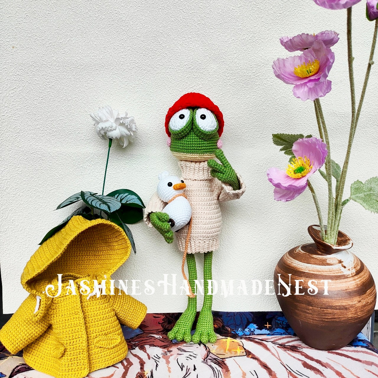 Handmade Crochet Frog Plush – Cute Amigurumi Beach Frog Toy, Soft Stuffed Animal with Sun Hat, Summer Gift for Kids, Coastal Nursery Décor