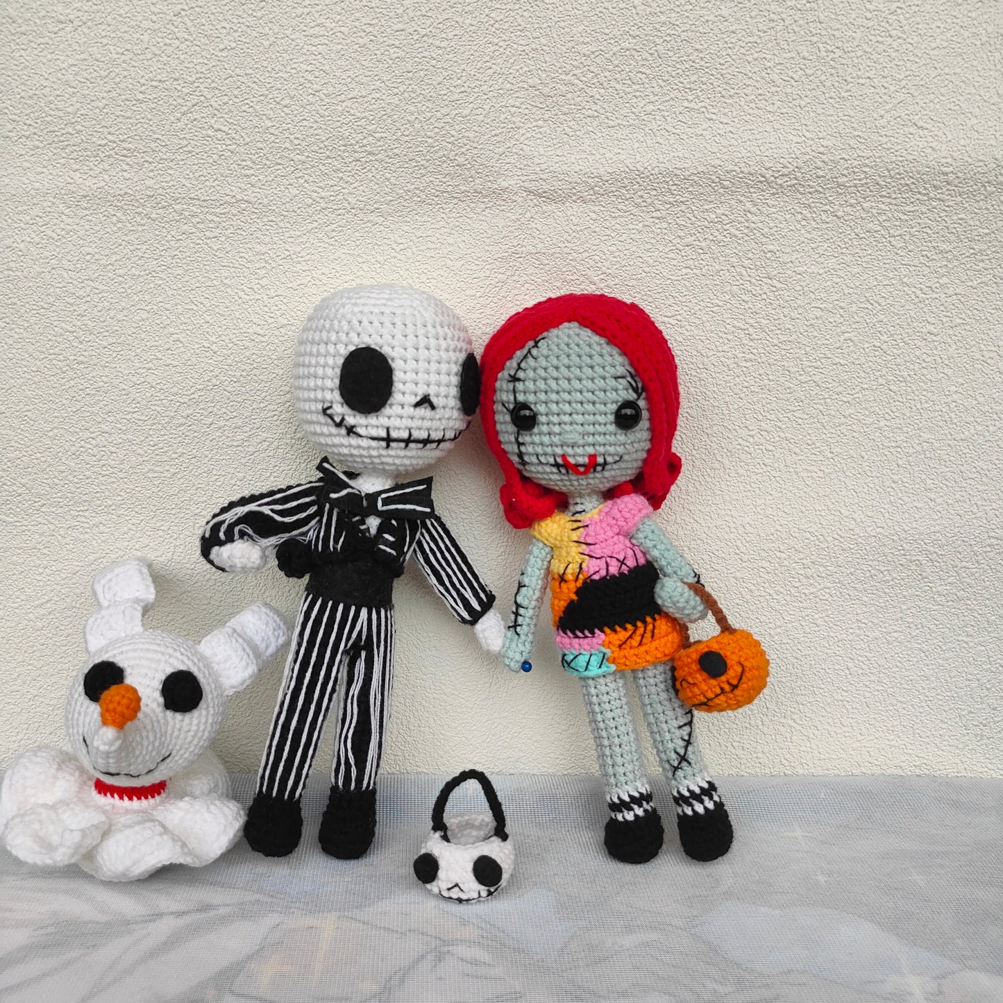 Handmade Gothic Couple Dolls – Romantic Skeleton and Stitched Girl Plush Set – Crocheted Décor for Halloween, Christmas, or Unique Gift Giving