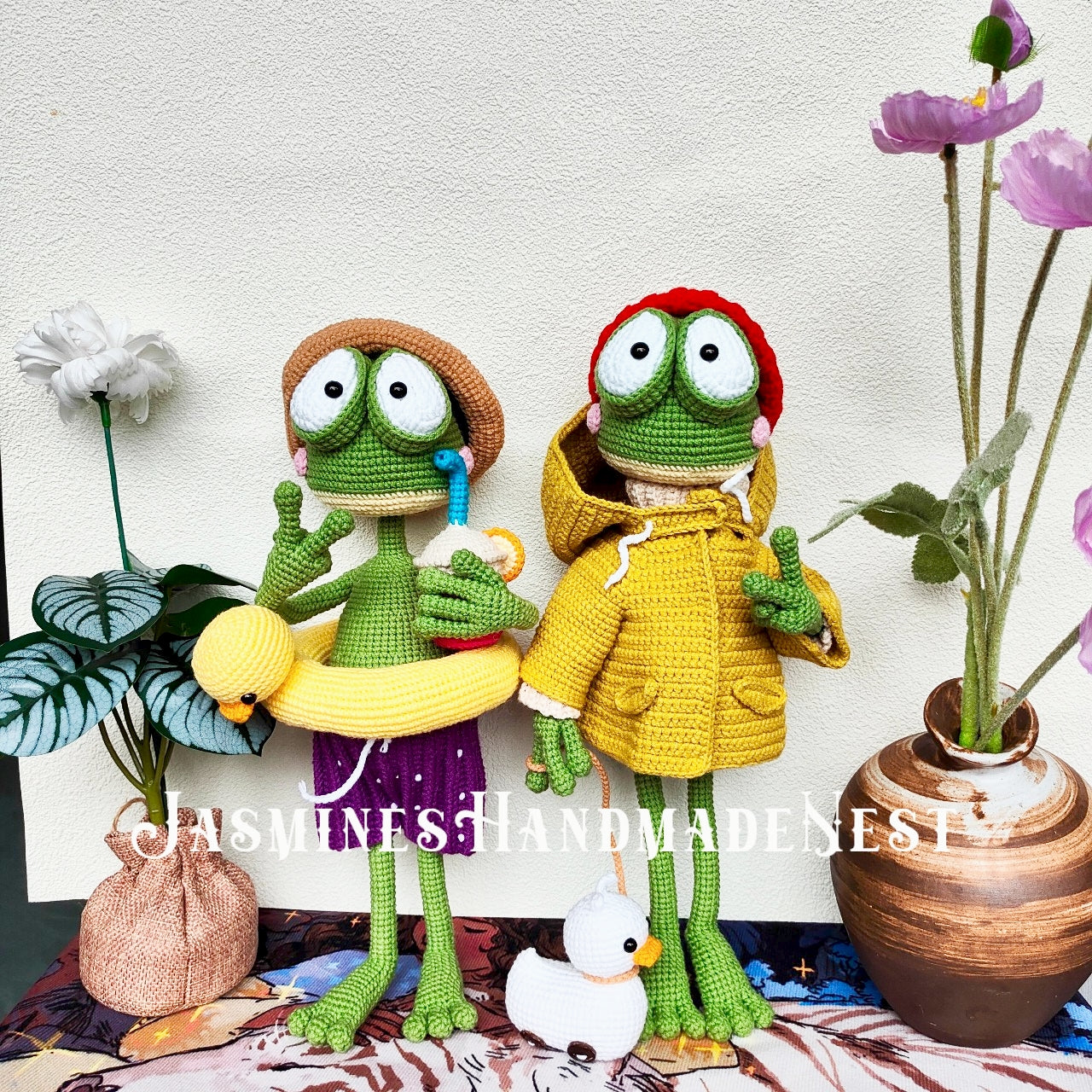 Handmade Crochet Frog Plush – Cute Amigurumi Beach Frog Toy, Soft Stuffed Animal with Sun Hat, Summer Gift for Kids, Coastal Nursery Décor
