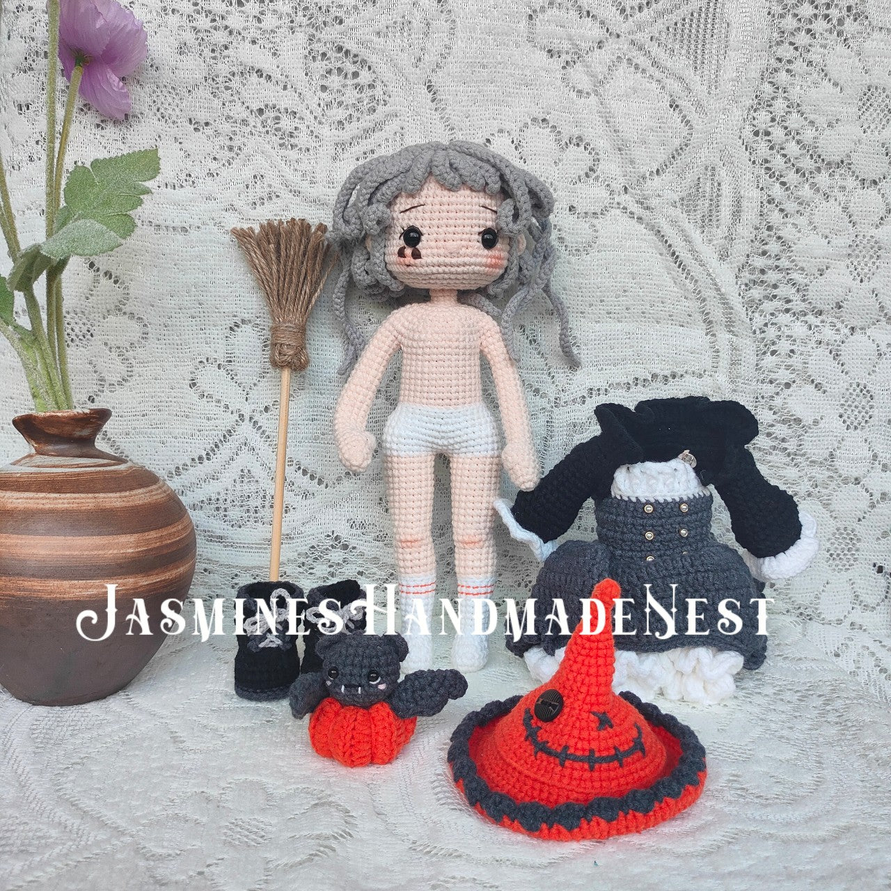 Handmade Crochet Witch Doll – Amigurumi Halloween Witch Plush, Gothic Girl Doll, Spooky Decoration, Cute Handmade Gift for Halloween and Halloween Party