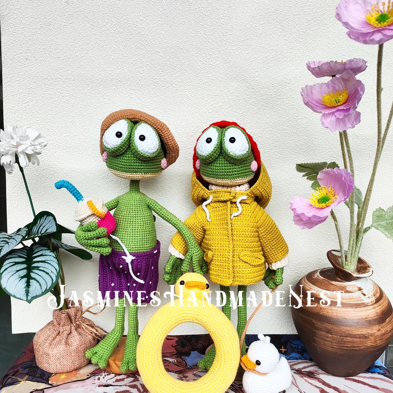 Handmade Crochet Frog Plush – Cute Amigurumi Beach Frog Toy, Soft Stuffed Animal with Sun Hat, Summer Gift for Kids, Coastal Nursery Décor