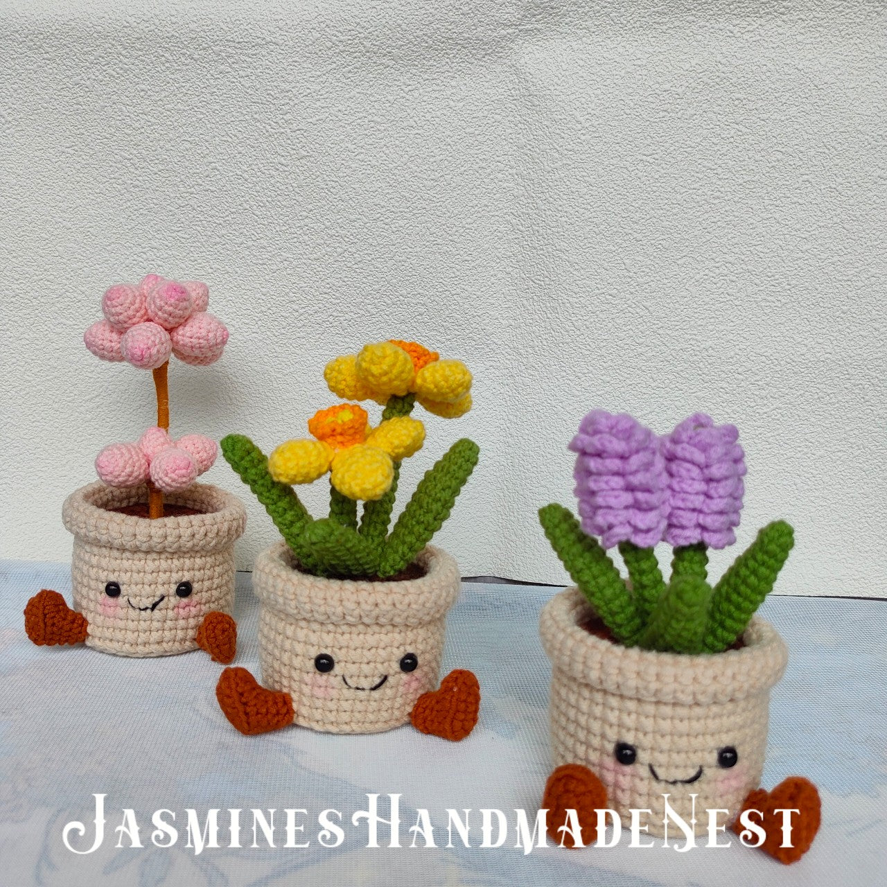 Handmade Crochet Potted Flower – Soft Amigurumi Plant Decor for Home or Office, Cute Tabletop Yarn Flower, Unique Gift for Plant Lovers, Eco-Friendly Fiber Art