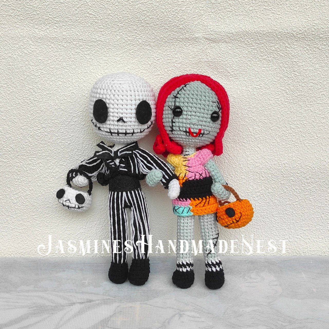 Handmade Gothic Couple Dolls – Romantic Skeleton and Stitched Girl Plush Set – Crocheted Décor for Halloween, Christmas, or Unique Gift Giving