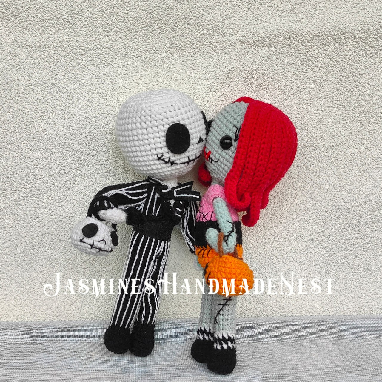 Handmade Gothic Couple Dolls – Romantic Skeleton and Stitched Girl Plush Set – Crocheted Décor for Halloween, Christmas, or Unique Gift Giving