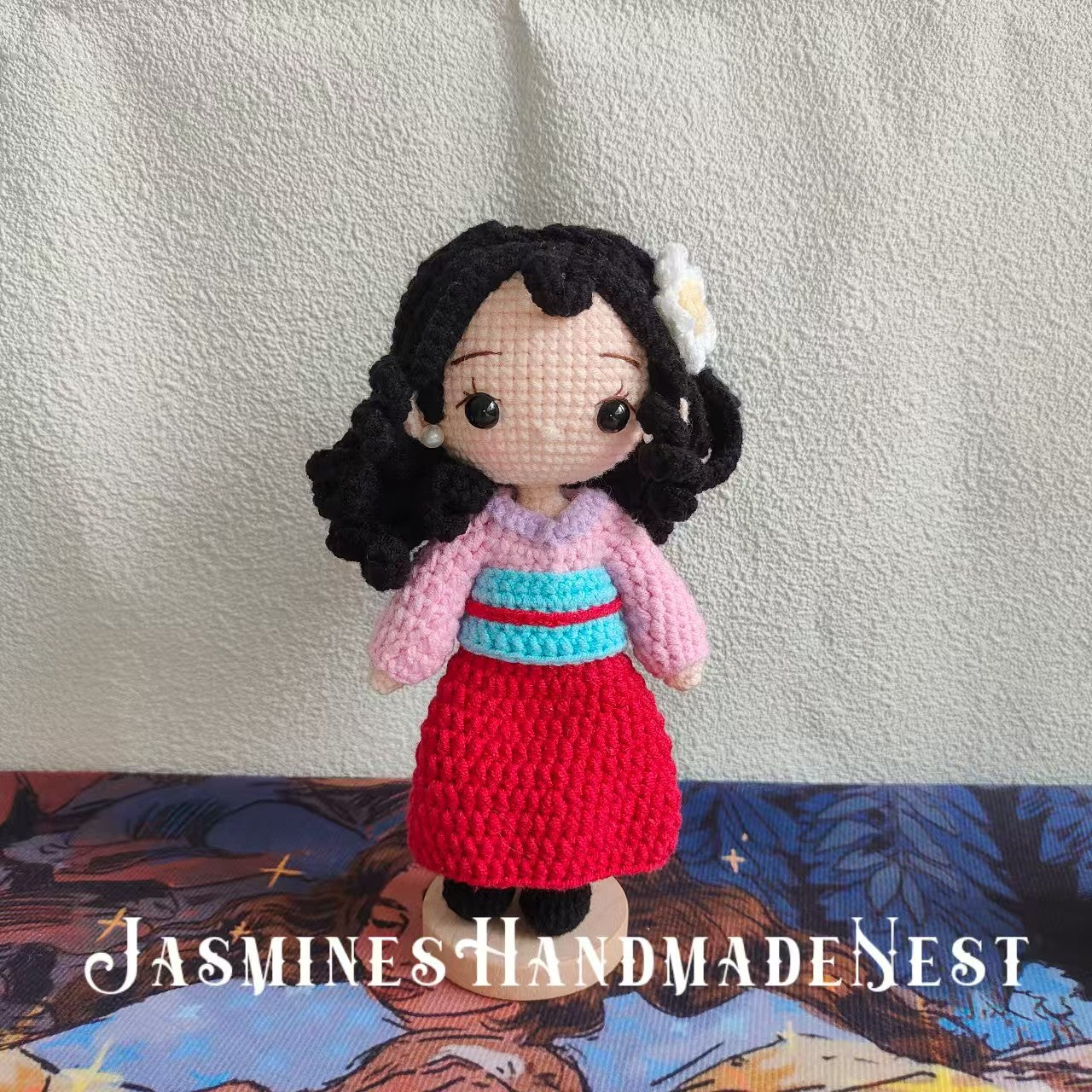 Handmade Warrior-Inspired Crochet Doll – Poseable Amigurumi Girl Toy with Red & Green Outfit – Unique Gift for Kids or Collectors