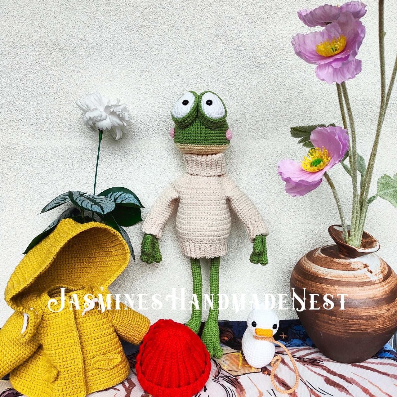 Handmade Crochet Frog Plush – Cute Amigurumi Beach Frog Toy, Soft Stuffed Animal with Sun Hat, Summer Gift for Kids, Coastal Nursery Décor