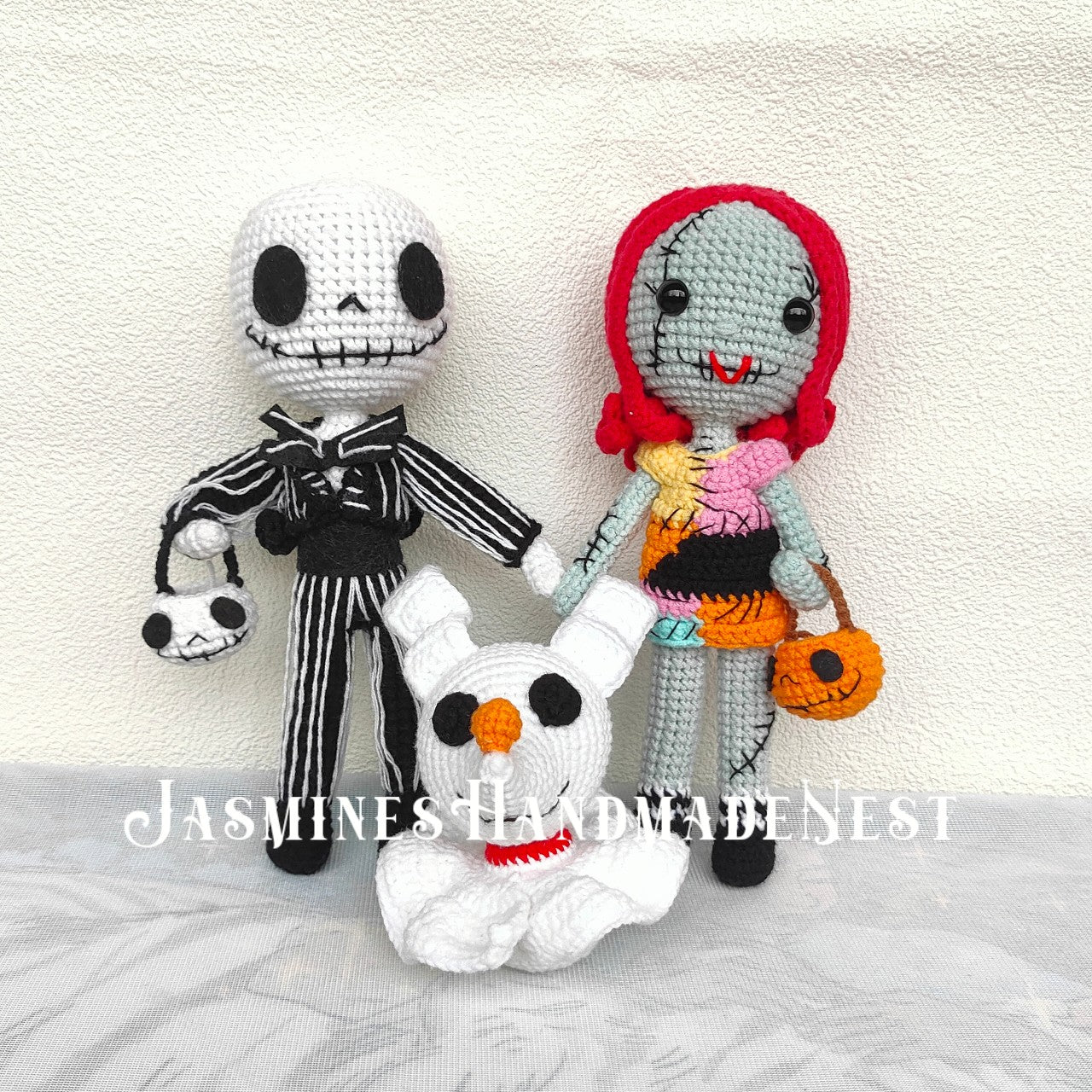 Handmade Gothic Couple Dolls – Romantic Skeleton and Stitched Girl Plush Set – Crocheted Décor for Halloween, Christmas, or Unique Gift Giving