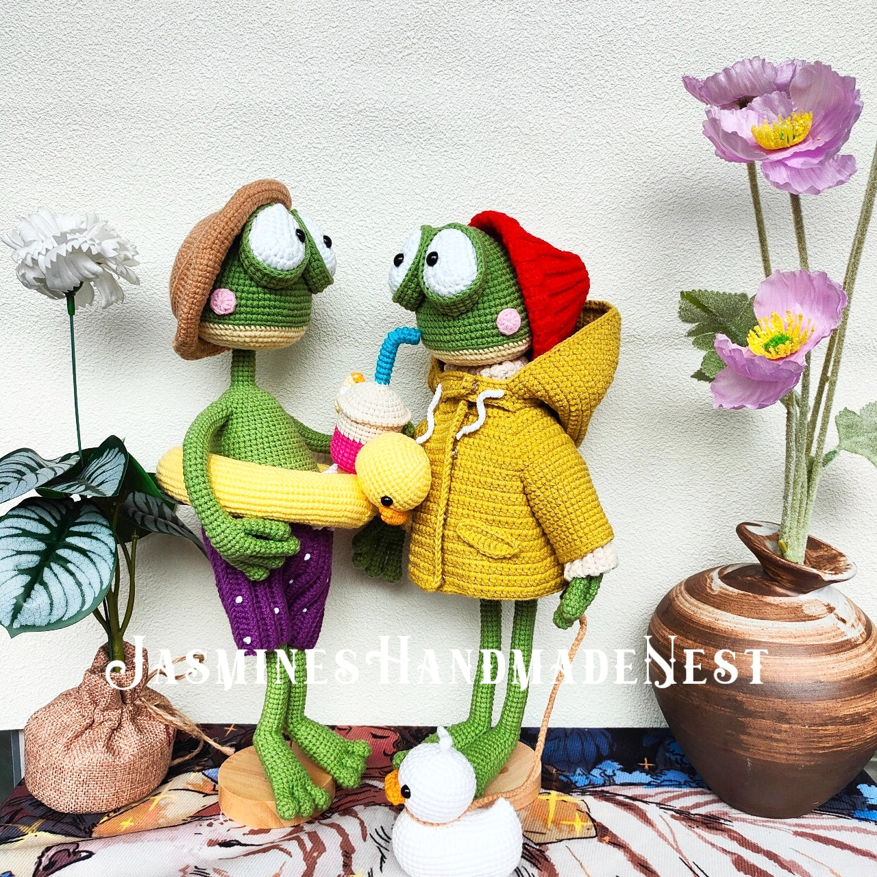 Handmade Crochet Frog Plush – Cute Amigurumi Beach Frog Toy, Soft Stuffed Animal with Sun Hat, Summer Gift for Kids, Coastal Nursery Décor