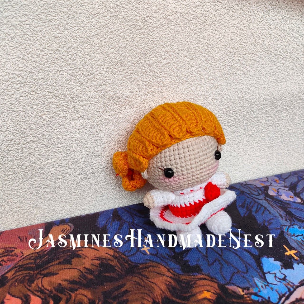 This Annabelle-style crocheted set—featuring handcrafted dolls and pendants—boasts craftsmanship in every stitch. Its delicate work brings cute charm to life, a heartwarming treasure perfect for gifting or keeping.
