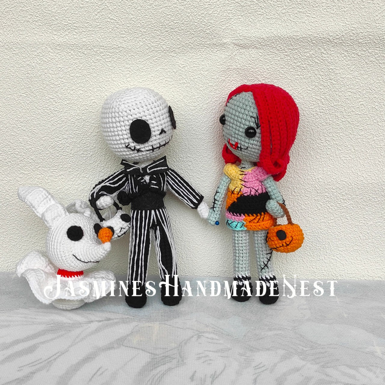 Handmade Gothic Couple Dolls – Romantic Skeleton and Stitched Girl Plush Set – Crocheted Décor for Halloween, Christmas, or Unique Gift Giving