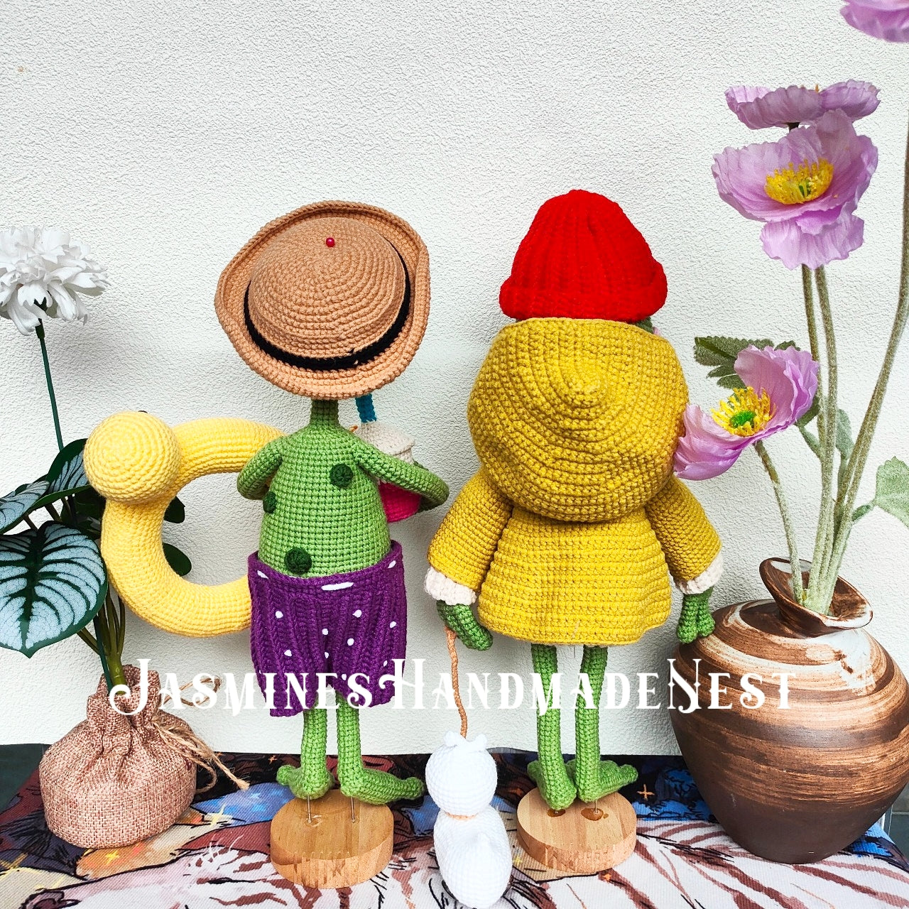 Handmade Crochet Frog Plush – Cute Amigurumi Beach Frog Toy, Soft Stuffed Animal with Sun Hat, Summer Gift for Kids, Coastal Nursery Décor