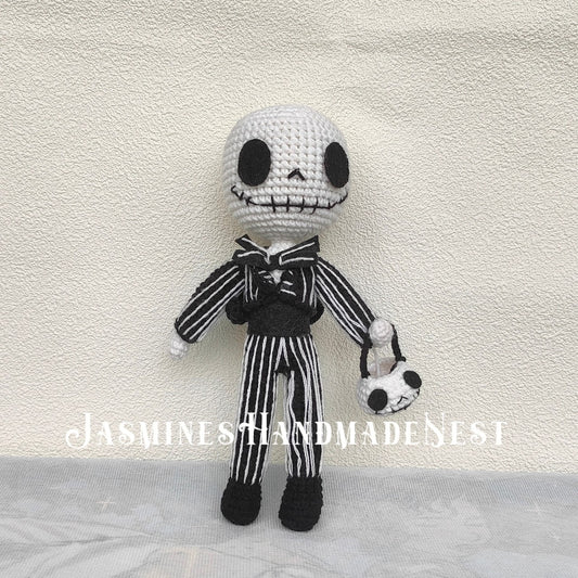 Handmade Gothic Couple Dolls – Romantic Skeleton and Stitched Girl Plush Set – Crocheted Décor for Halloween, Christmas, or Unique Gift Giving