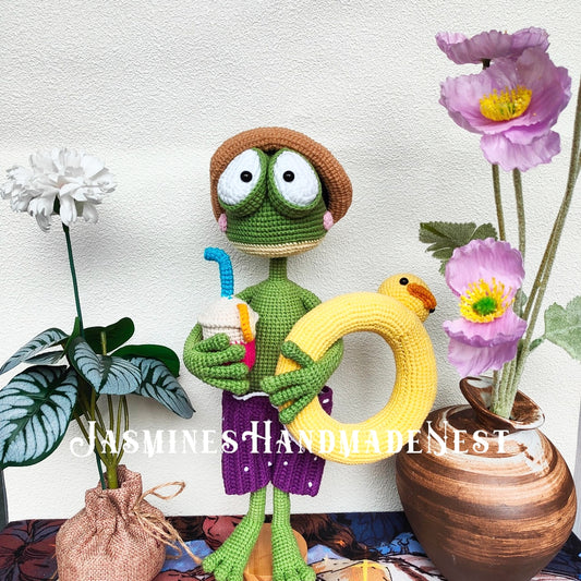 Handmade Crochet Frog Plush – Cute Amigurumi Beach Frog Toy, Soft Stuffed Animal with Sun Hat, Summer Gift for Kids, Coastal Nursery Décor